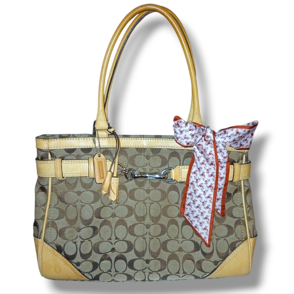 Pre-loved Vintage Coach Hampton Bag in Signature Monogram